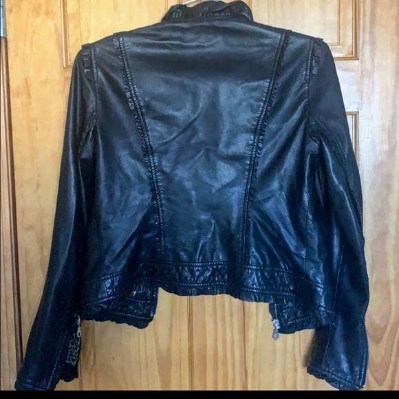 Beautiful like new Kenna T leather jacket. - Picture 2 of 4
